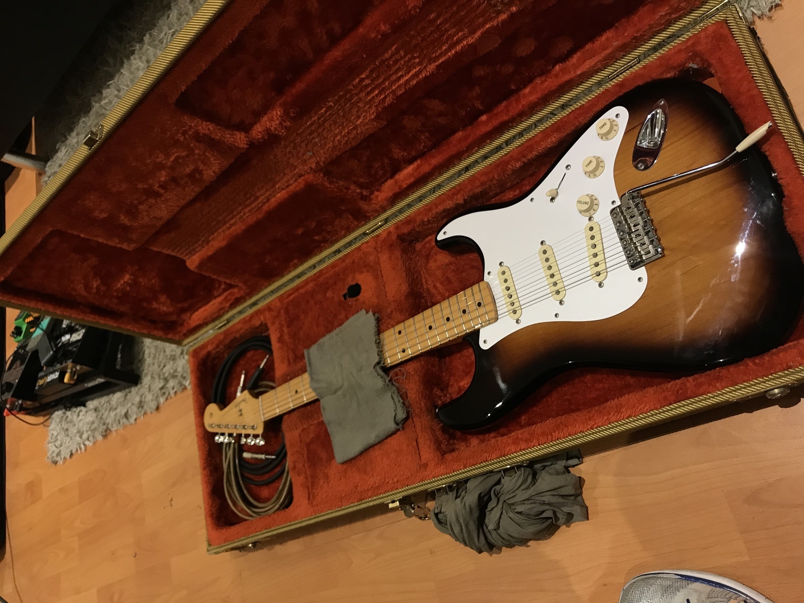 Studio Setup by juan_barrezueta featuring Fender Classic Series '50s Stratocaster and Fender Tweed Case