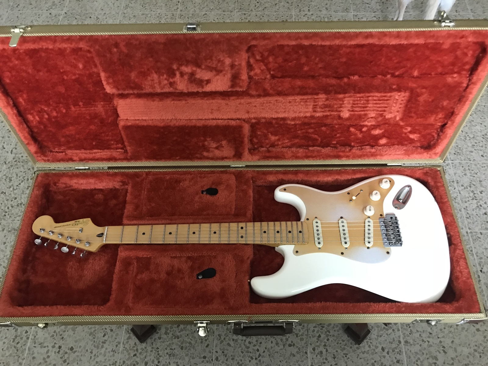 Metal Studio Setup by juan_barrezueta featuring Squier Classic Vibe 50's Stratocaster and Fender Tweed Case