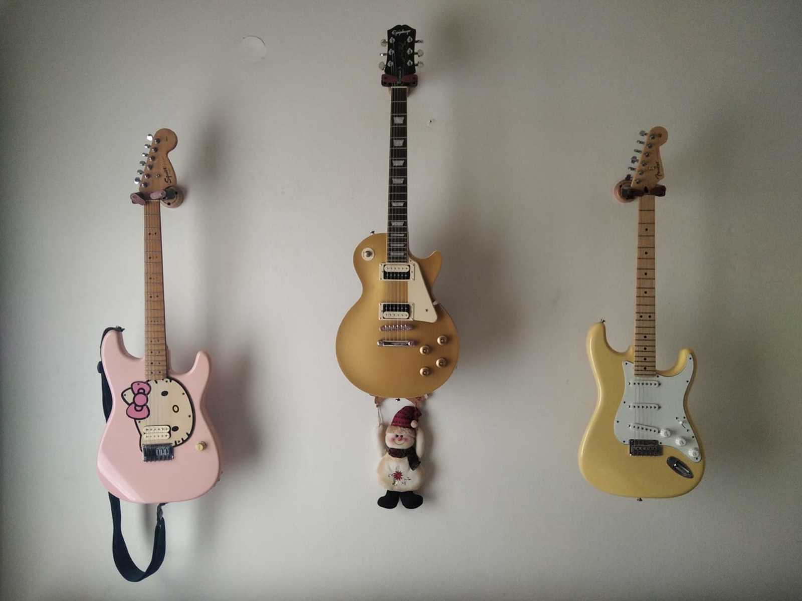 Metal Music Gear Setup by manos_hatzikonstantinos featuring Squier Hello Kitty Stratocaster