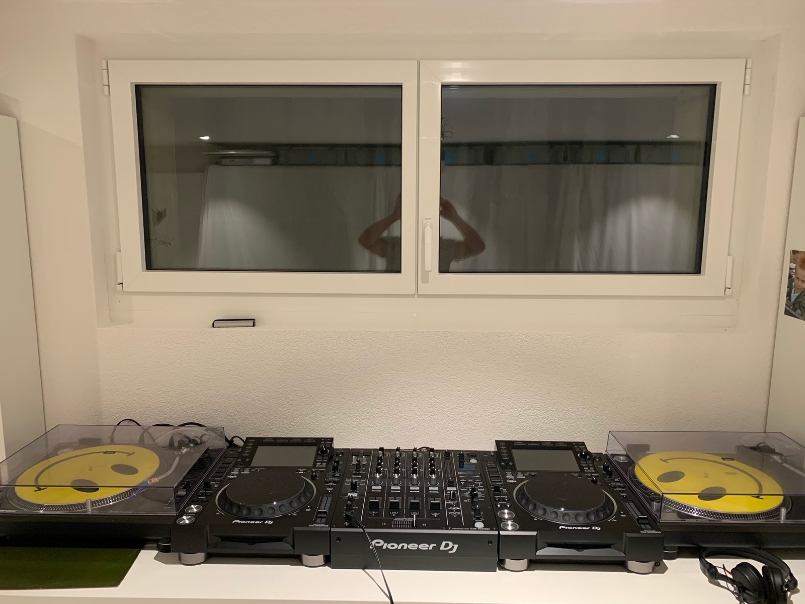 Electronic DJ Setup by hypernova303 featuring Pioneer DJ CDJ-2000 Nexus 2 & DJM-900 Nexus 2, Technics SL-1210MK2, and Sennheiser HD 25 Headphones