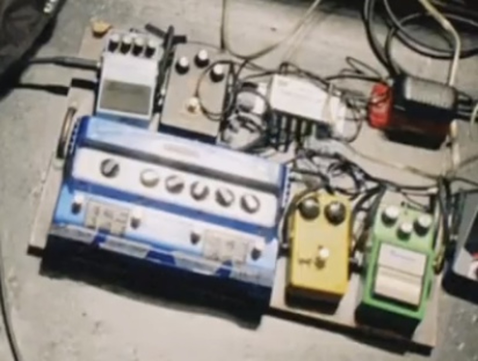 Pedalboard by otsuka_keito featuring Ibanez TS9 Tube Screamer, MXR MX-104 Distortion + (Vintage Model - Script Logo), and Line 6 MM4 Modulation Modeler and 1 more piece of gear