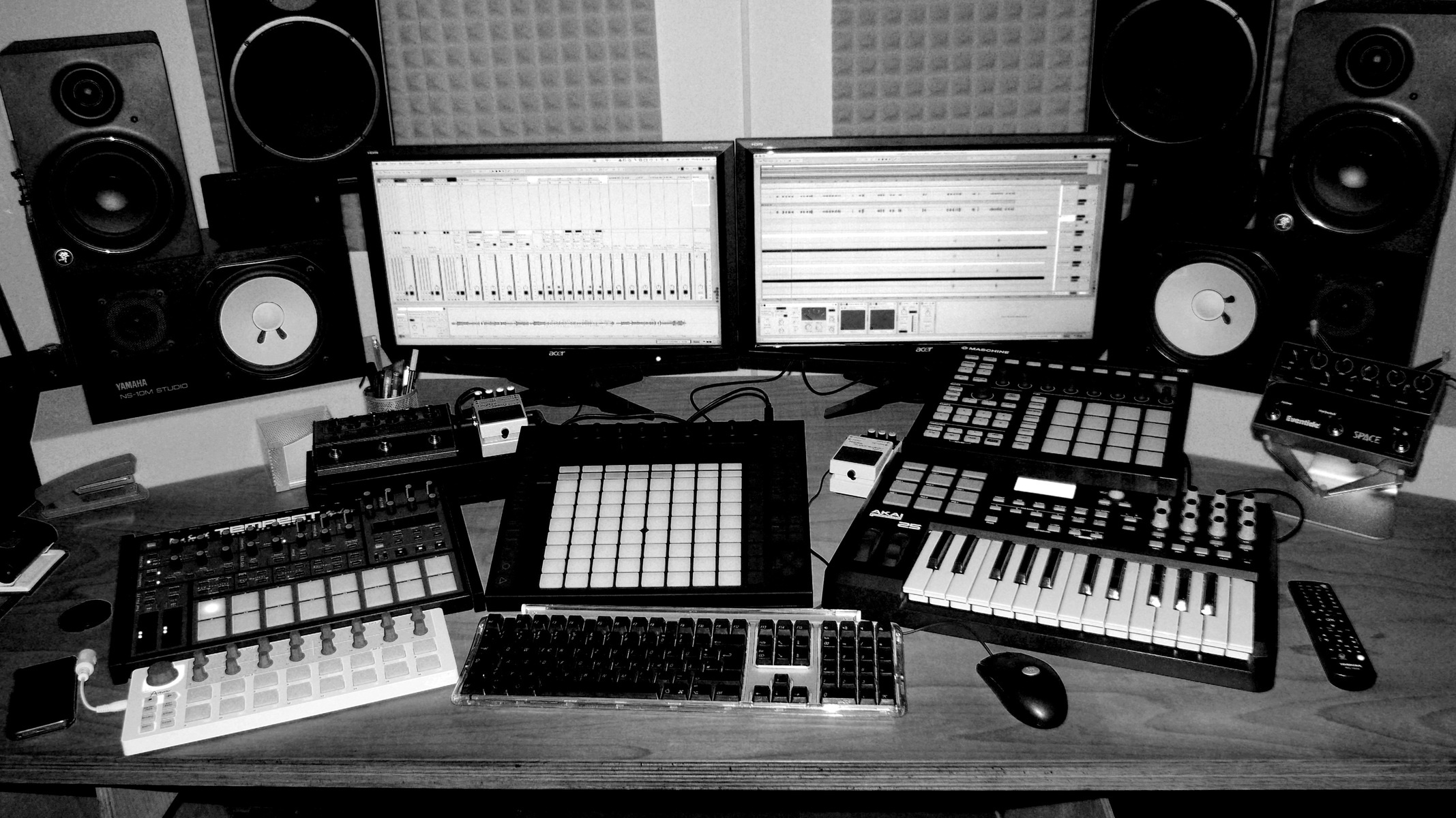 hours's music gear photo