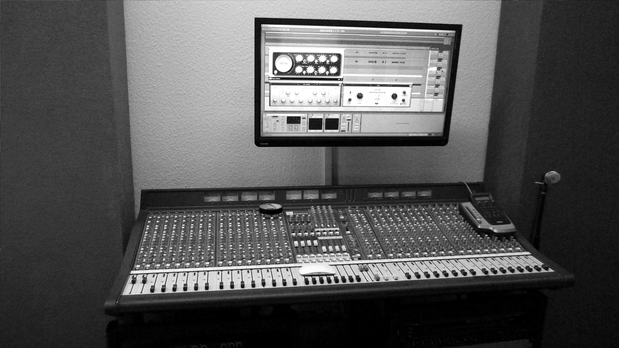 hours's music gear photo