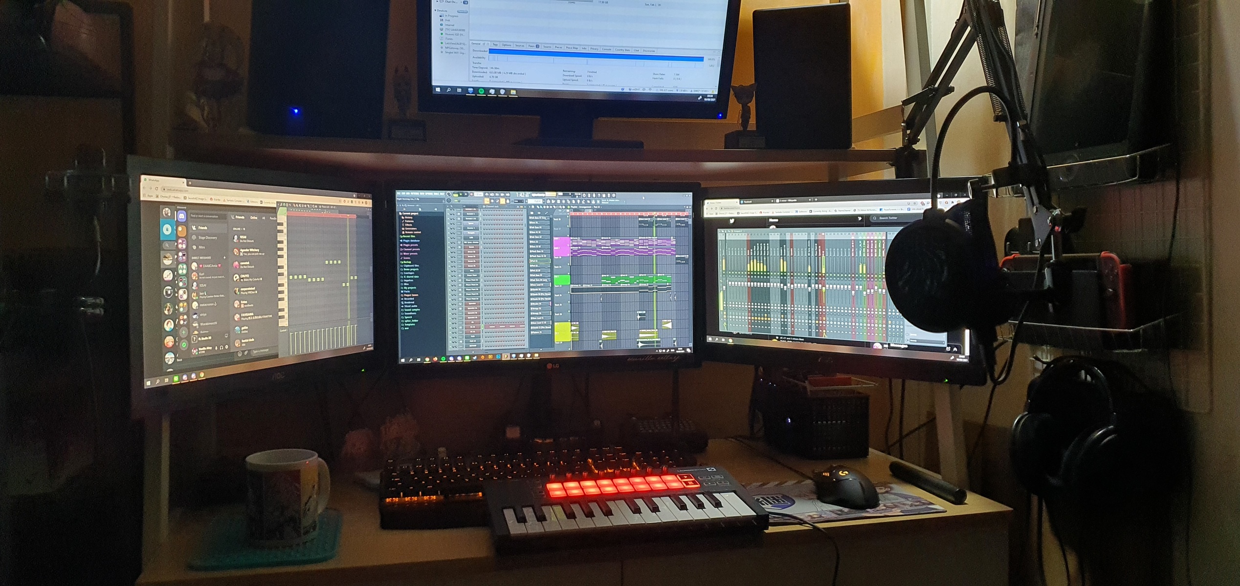 Hip Hop Music Gear Setup by vanillealtzy featuring Image-Line FL Studio, Novation Launchkey Mini MK3, and Massdrop x Sennheiser HD 6XX and 1 more piece of gear