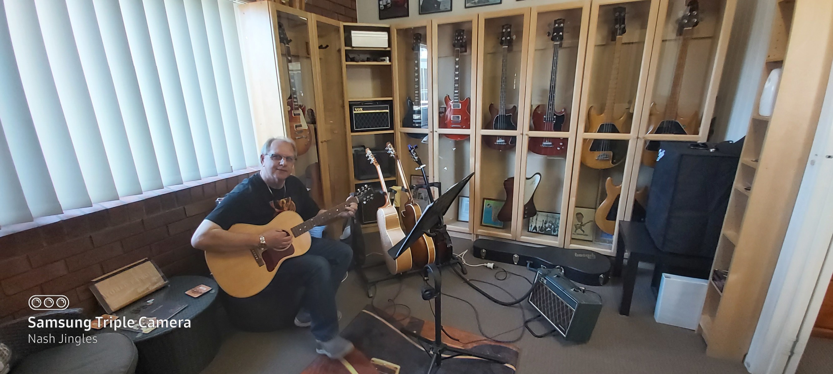 Gibson Studio Setup by iannash featuring Gibson L-00, Gibson J-185, and Gibson Les Paul Traditional Electric Guitar and 14 more pieces of gear