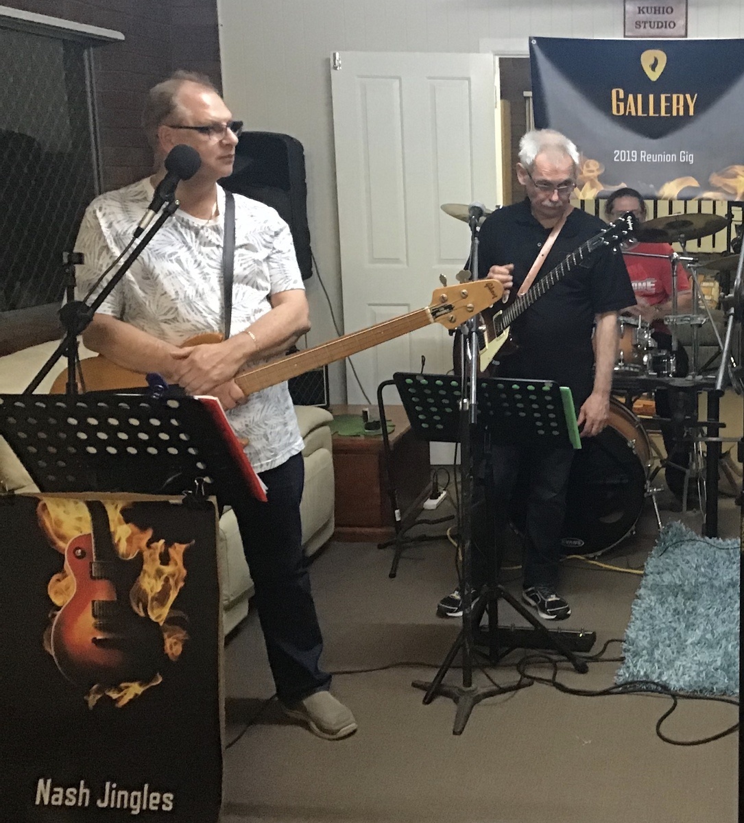 Electronic Studio Setup by iannash featuring Gibson Grabber and Vox Pathfinder 10 Bass