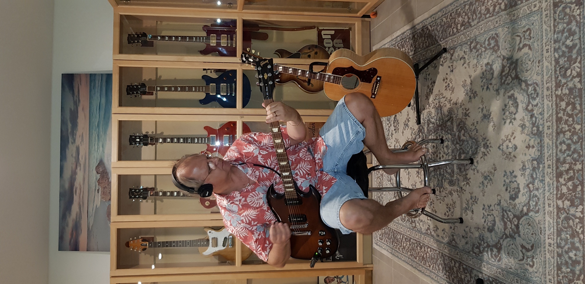 Gibson Studio Setup by iannash featuring Gibson SG 50's Tribute, Gibson J-185, and Gibson Marauder and 5 more pieces of gear