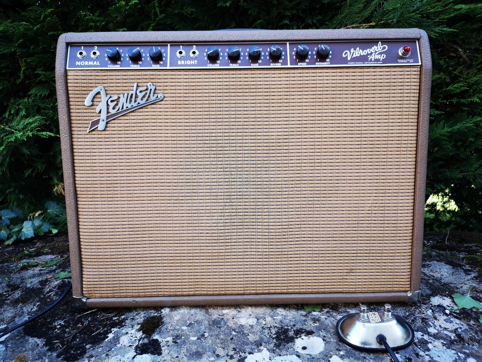 Country Studio Setup by stephsheehy featuring Fender Vibroverb '63 Reissue Amp and 1963 Fender Vibroverb Reissue