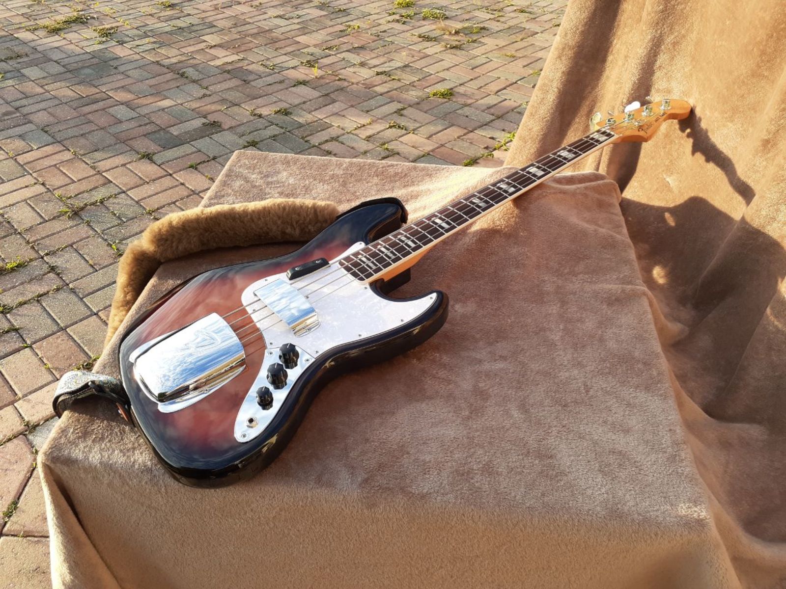 Music Gear Setup by jeremy_crockett featuring Fender Vintera '70s Jazz Bass