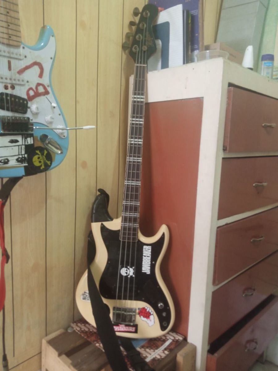 Music Gear Setup by satrio_014 featuring Hofner (Höfner) HCT 185 Artist