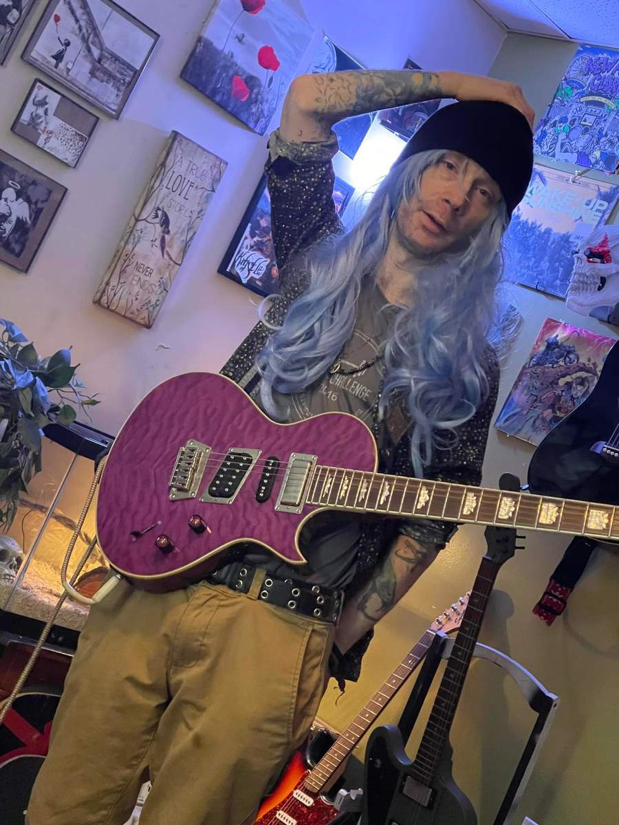 Epiphone Music Gear Setup by john_rebel featuring Epiphone Nighthawk Custom Reissue and Hard Luck Kings Spyder