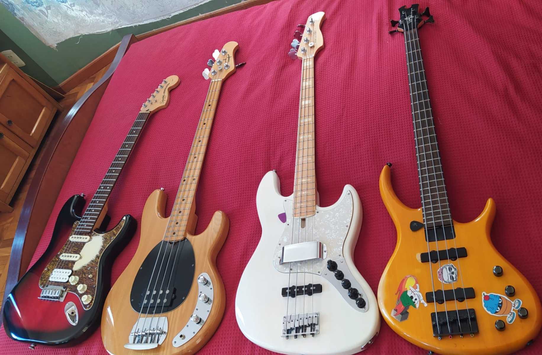 Bass Rig by valbass96 featuring Ernie Ball OLP Stingray Electric Bass, Sire USA Marcus Miller V7 Bass Guitar, and Tobias Toby Deluxe IV Bass and 1 more piece of gear