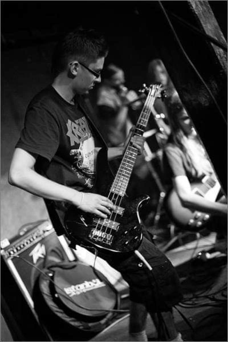 Peavey Live Rig by bartosz_sybilski featuring Yamaha RBX 374 and Peavey TNT 130