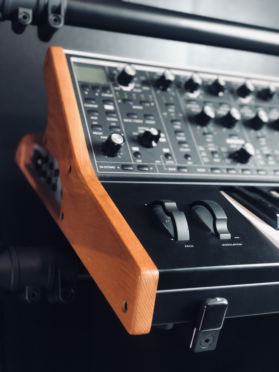 Electronic Synth Setup by les_vegas featuring Moog Subsequent 37