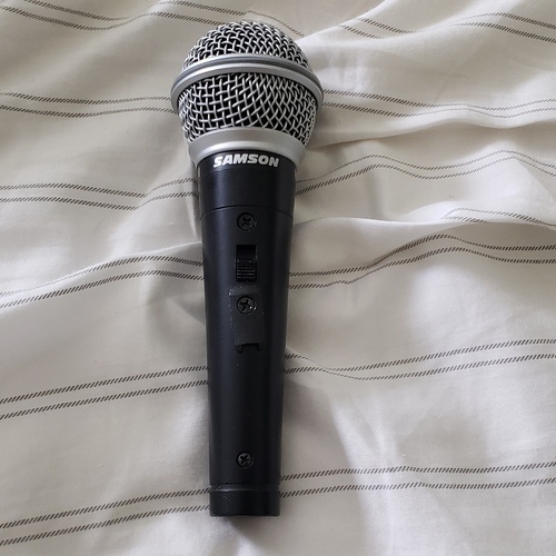 Photo of Samson Dynamic Microphone M10 in a live and closeup