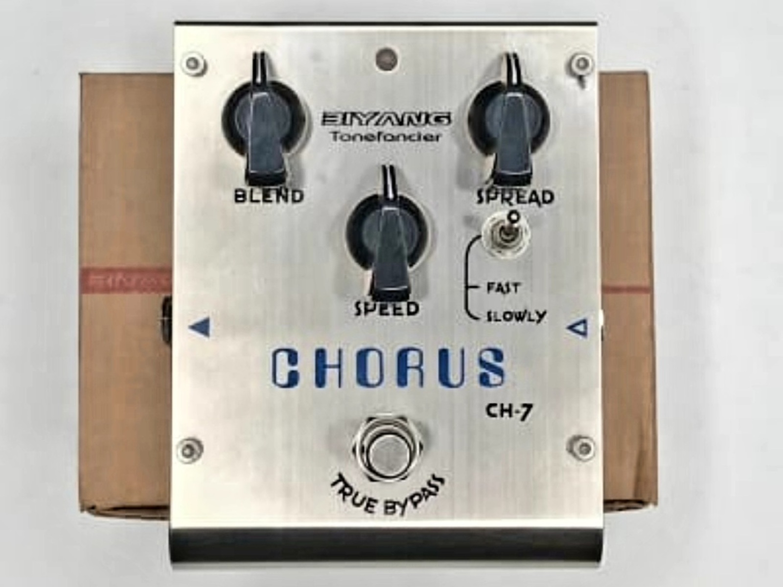 Pedalboard by tommy_dawson featuring Biyang CH-8 Chorus Pedal