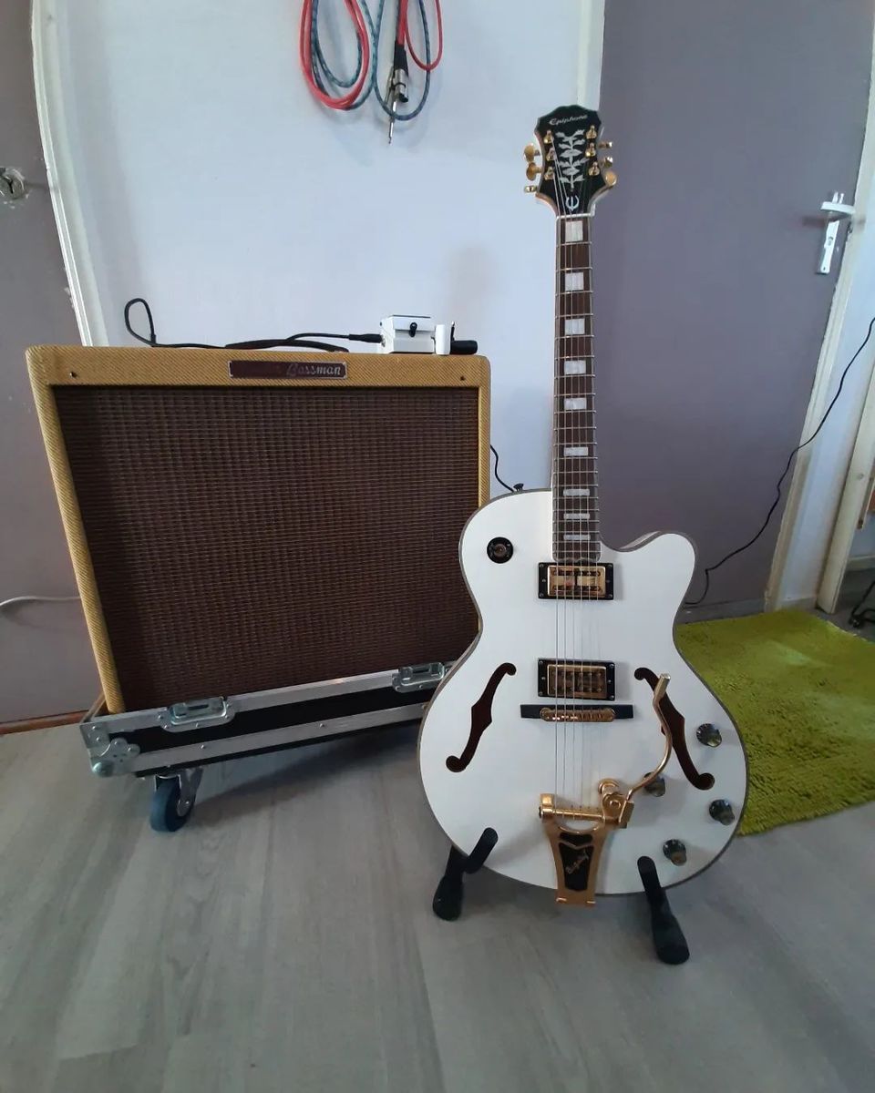 Amp Rig by cjzonneveld featuring Epiphone Emperor Swingster Hollowbody, Fender '59 Bassman LTD, and Boss TU-3 Chromatic Tuner