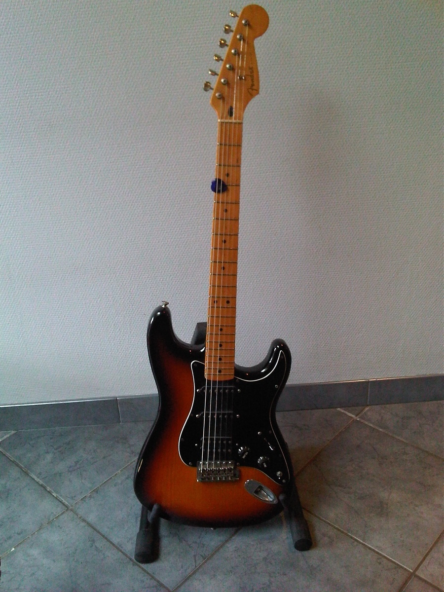Music Gear Setup by oedipoes featuring Fender 1994 Stratocaster Special Limited Edition HSS