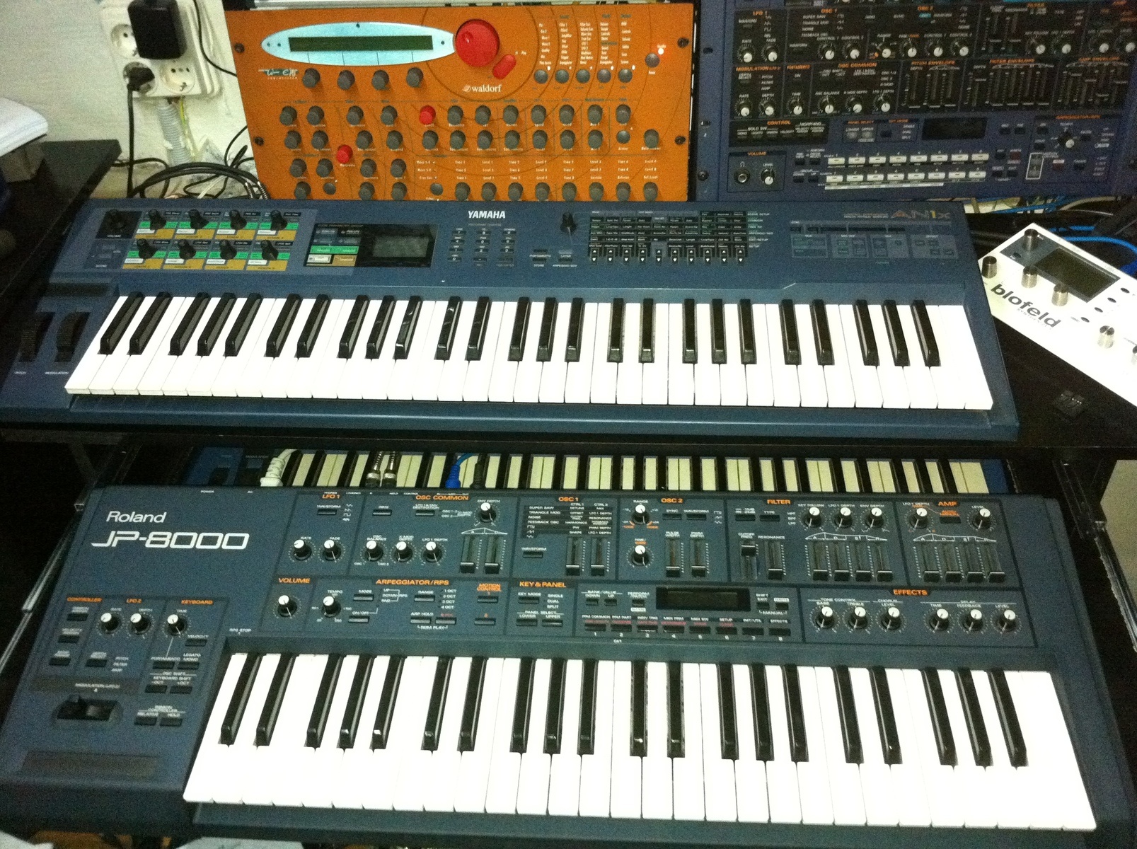 Electronic DJ Setup by rettervondunkel featuring Roland JP-8000 Synthesizer and Yamaha AN1x