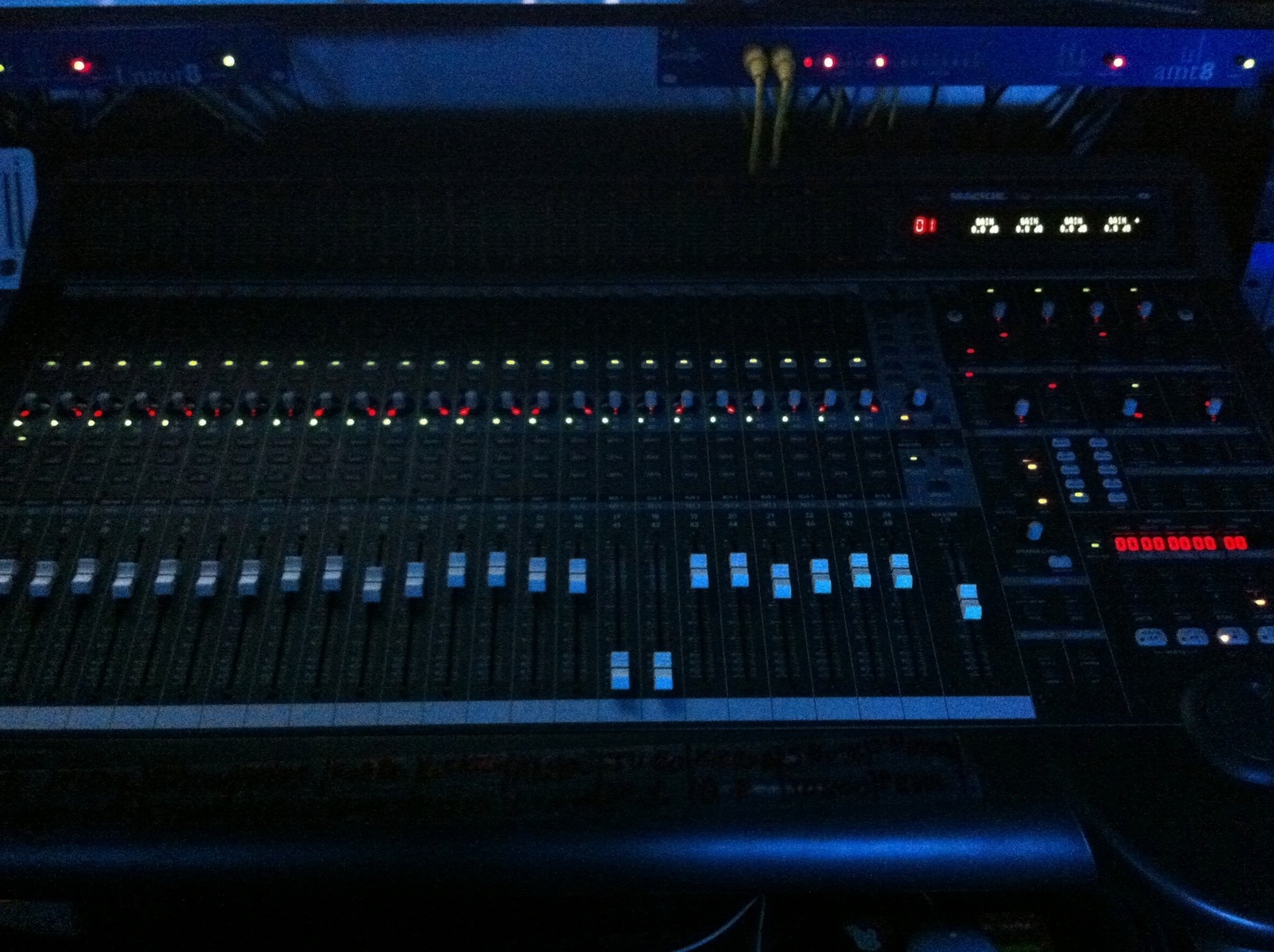 Electronic DJ Setup by rettervondunkel featuring Mackie D8B