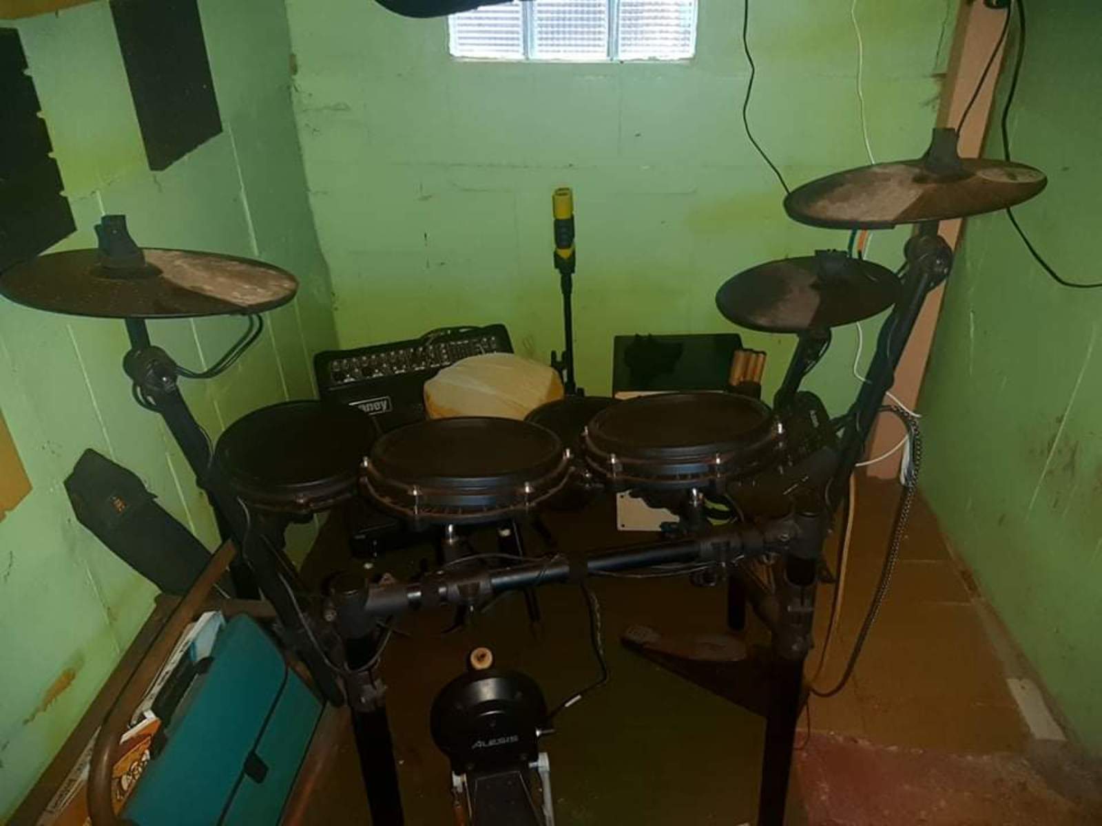 Laney Drum Kit by victorio_antonio featuring Alesis Nitro Mesh 8-Piece Electronic Drum Set and Laney AH200