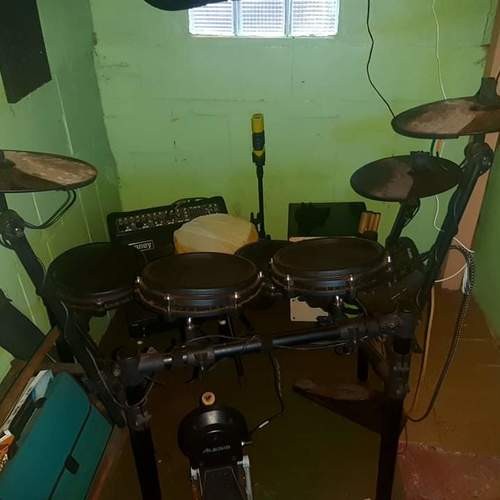 Photo of Laney AH200 and more gear in a studio, amplifier, and drums