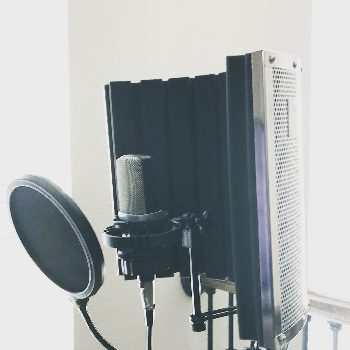 Electronic Studio Setup by lanettedestiny93 featuring AKG C214