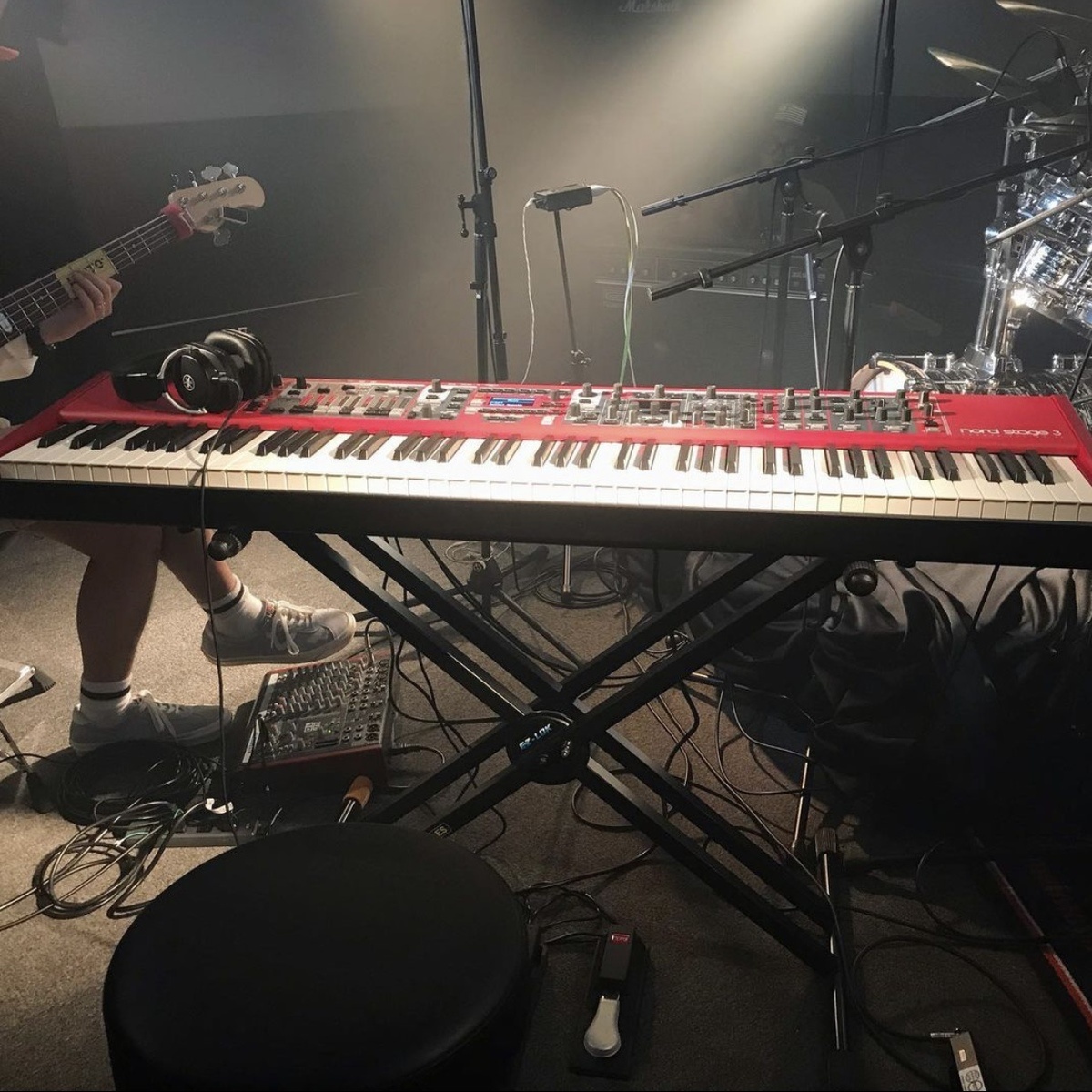 Electronic Synth Setup by osamufukuzawa featuring Nord Stage 3 HA88 and Yamaha HPH-MT8