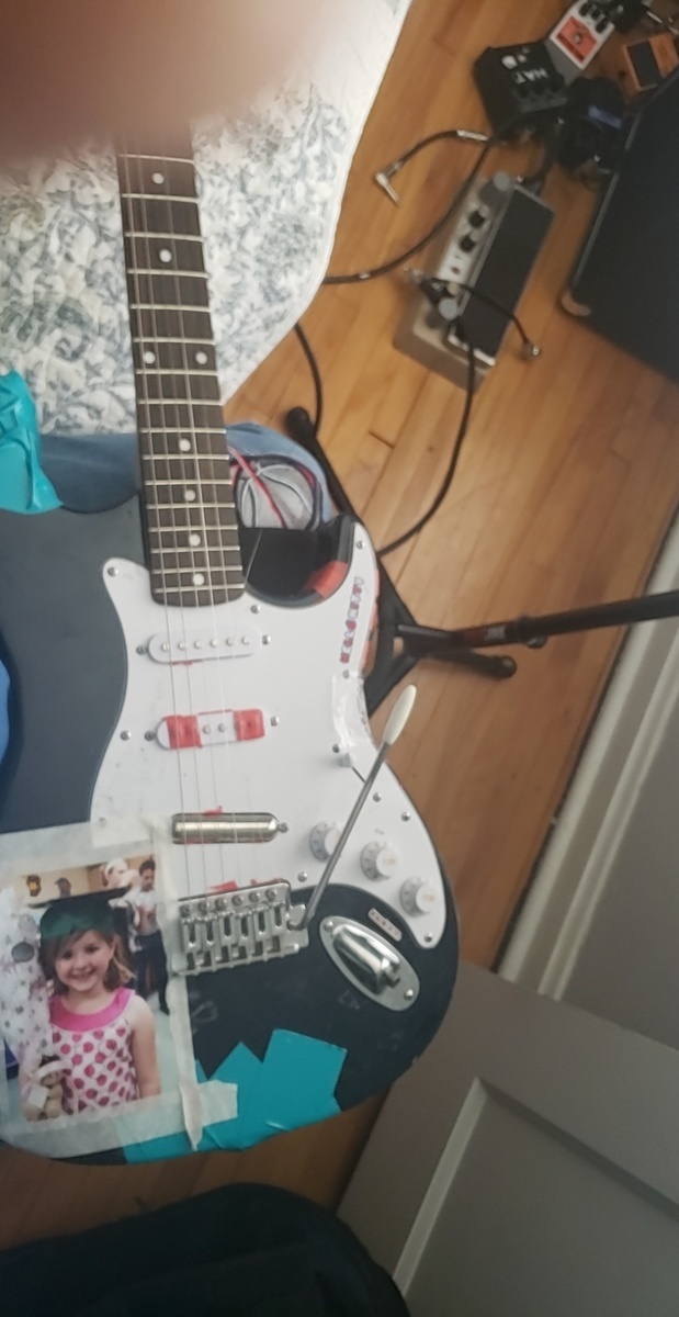Music Gear Setup by arb featuring Silvertone Stratocaster