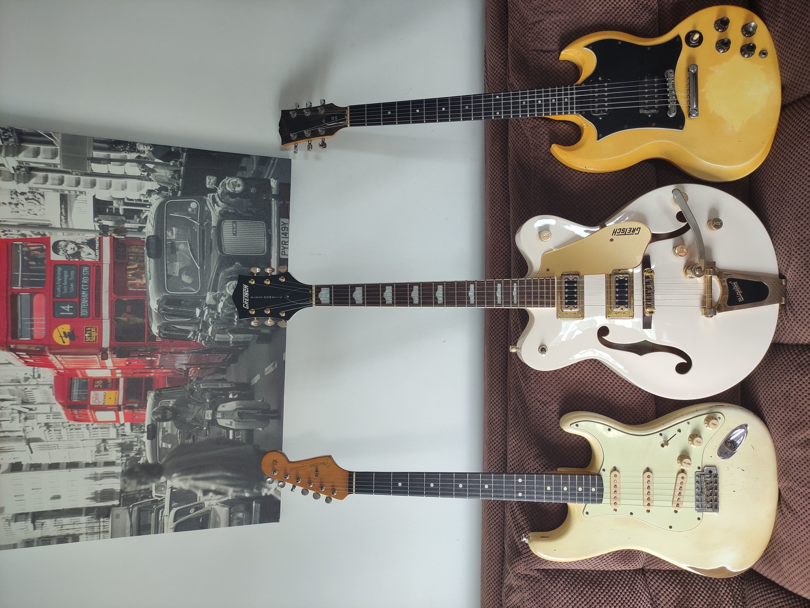 Music Gear Setup by federico_texeira featuring Fender stratocaster road worn, Gretsch G5422TDCG Electromatic Hollowbody Guitar, and Gibson SG Special Electric Guitar