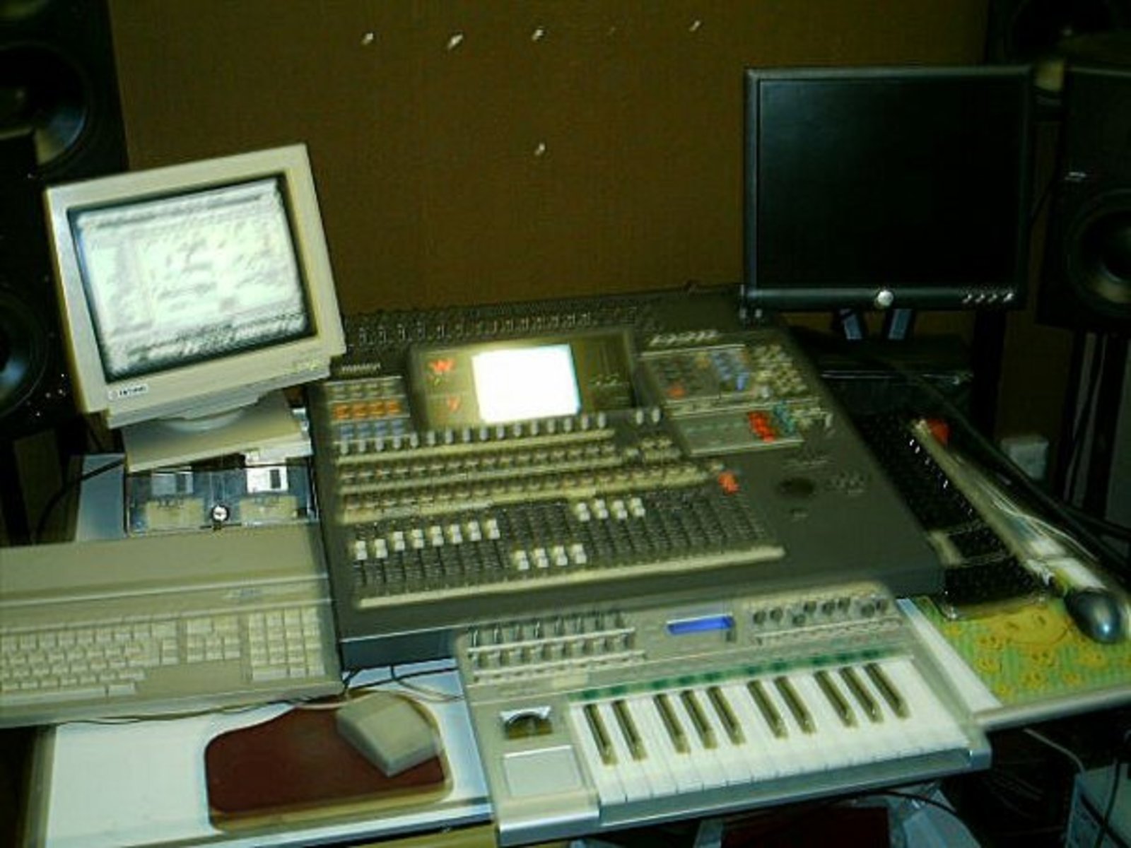 Electronic Studio Setup by rik_munoz featuring Atari 1040 ST and Yamaha 03D Digital Mixer