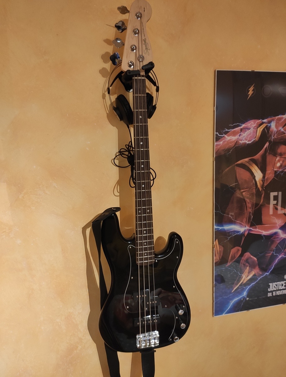 Music Gear Setup by gabriele_pagano featuring Squier Precision Affinity PJ