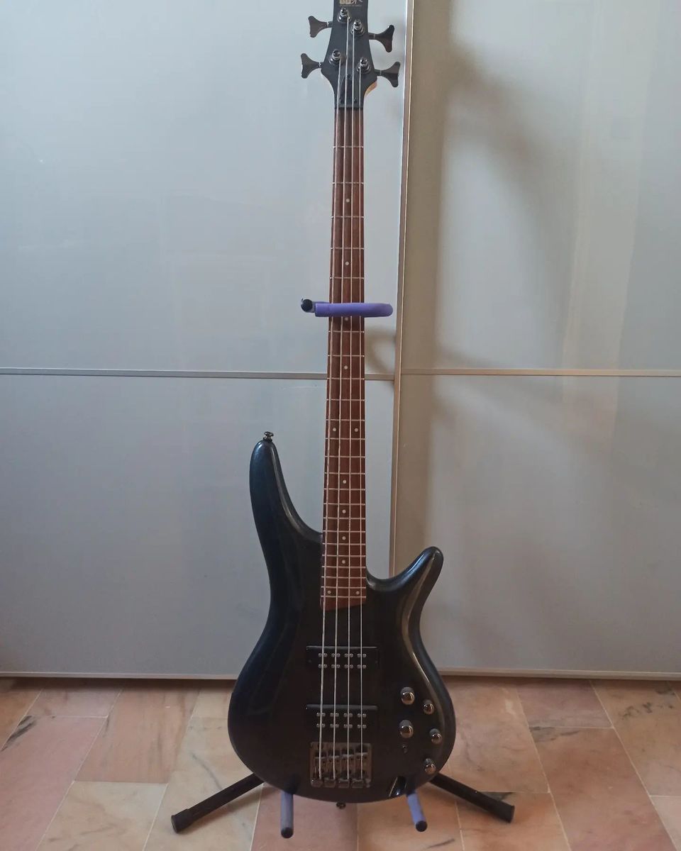 Music Gear Setup by cadizhead featuring Ibanez SR300