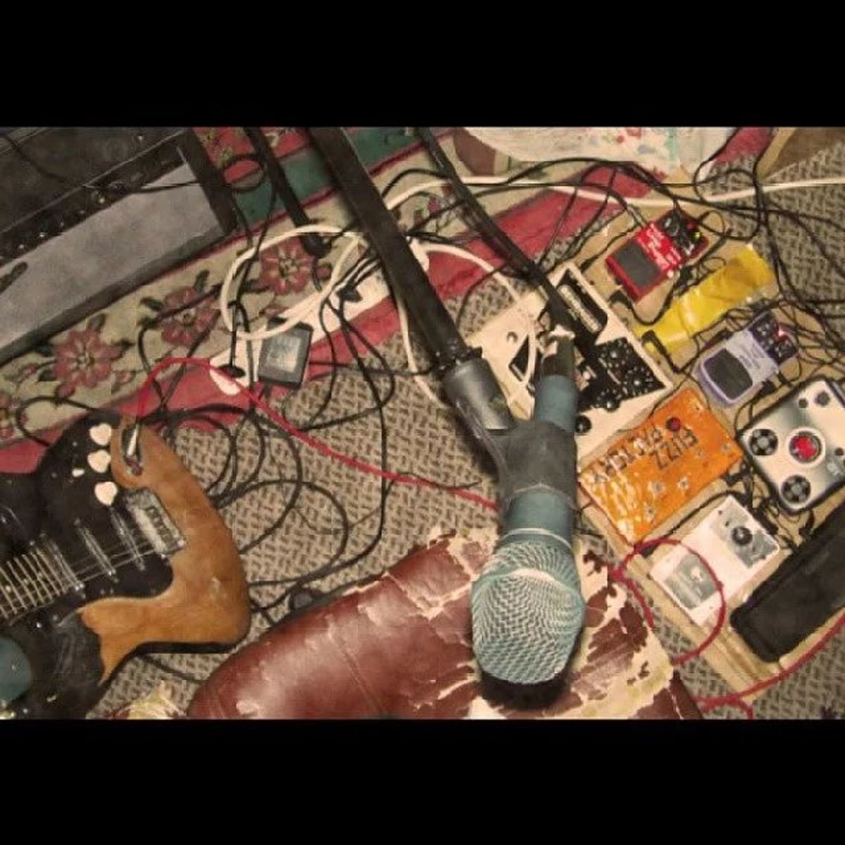Behringer Pedalboard by thelynchist featuring Behringer VM1 Vintage Time Machine, Behringer TO100 Tube Overdrive, and Zoom G1 and 3 more pieces of gear