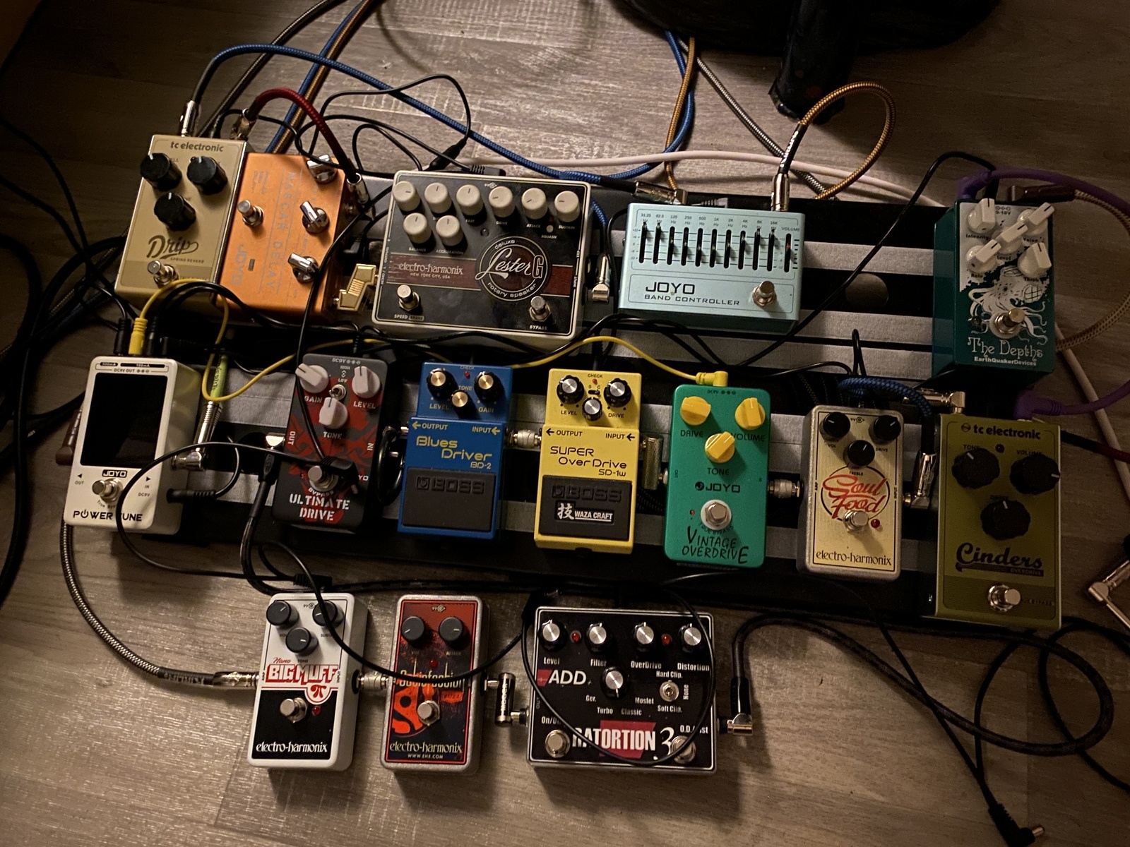 Pedalboard by ugur_kozbey featuring EarthQuaker Devices The Depths V2, Joyo R-12 Band Controller EQ, and Electro-Harmonix Lester-G Deluxe Rotary Speaker and 12 more pieces of gear