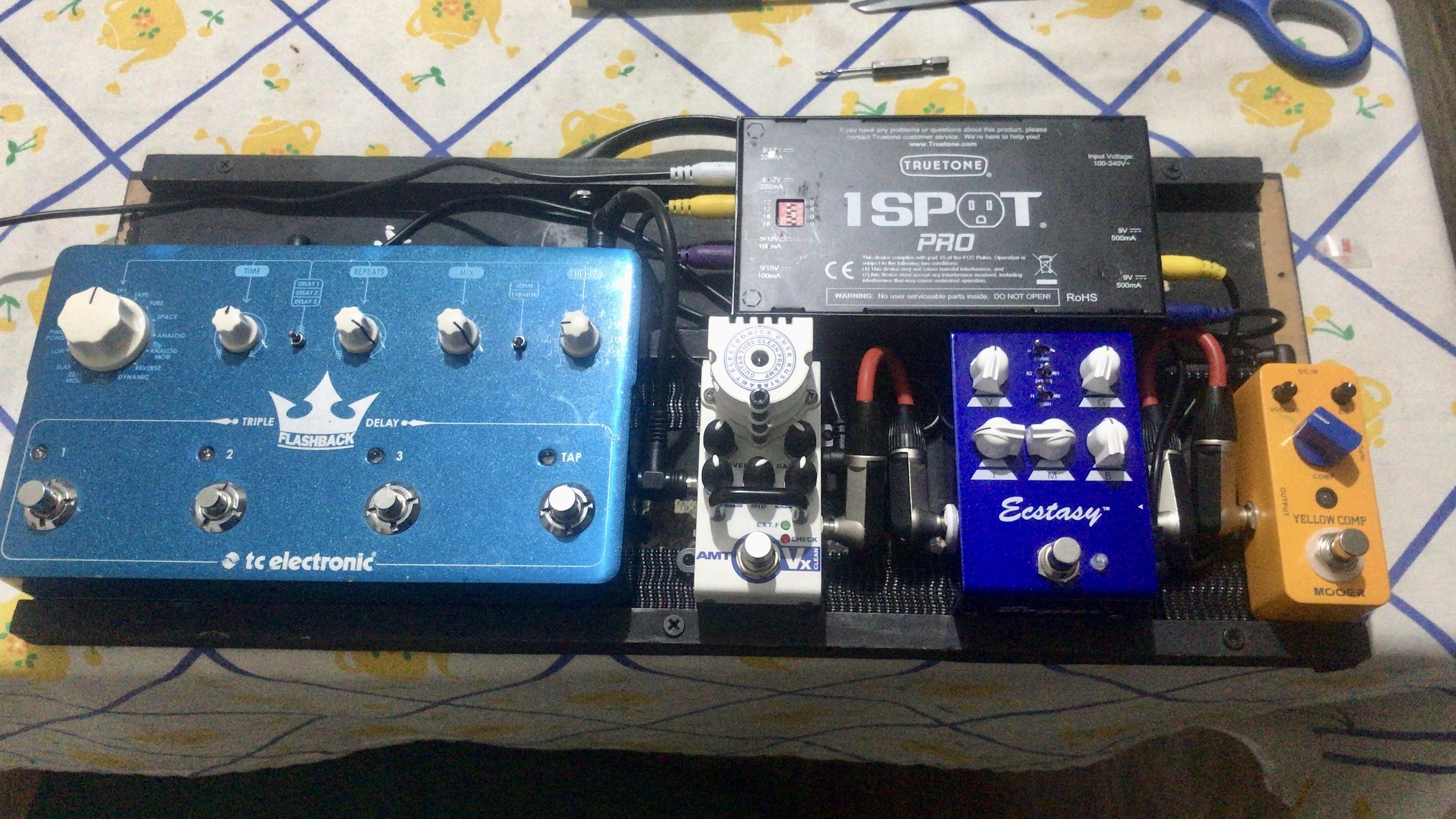 Pedalboard by cristian_aroca featuring TC Electronic Flashback Triple Delay, AMT Bricks Vx-Clean, and Bogner Ecstasy Blue Mini and 2 more pieces of gear