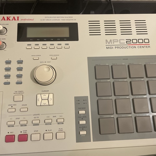 Akai MPC 2000 - ranked #9 in Production & Groove | Equipboard