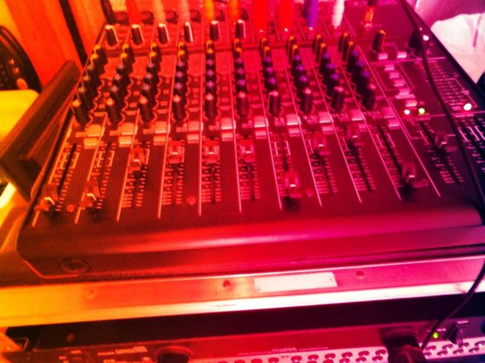 allainrauendj's music gear photo