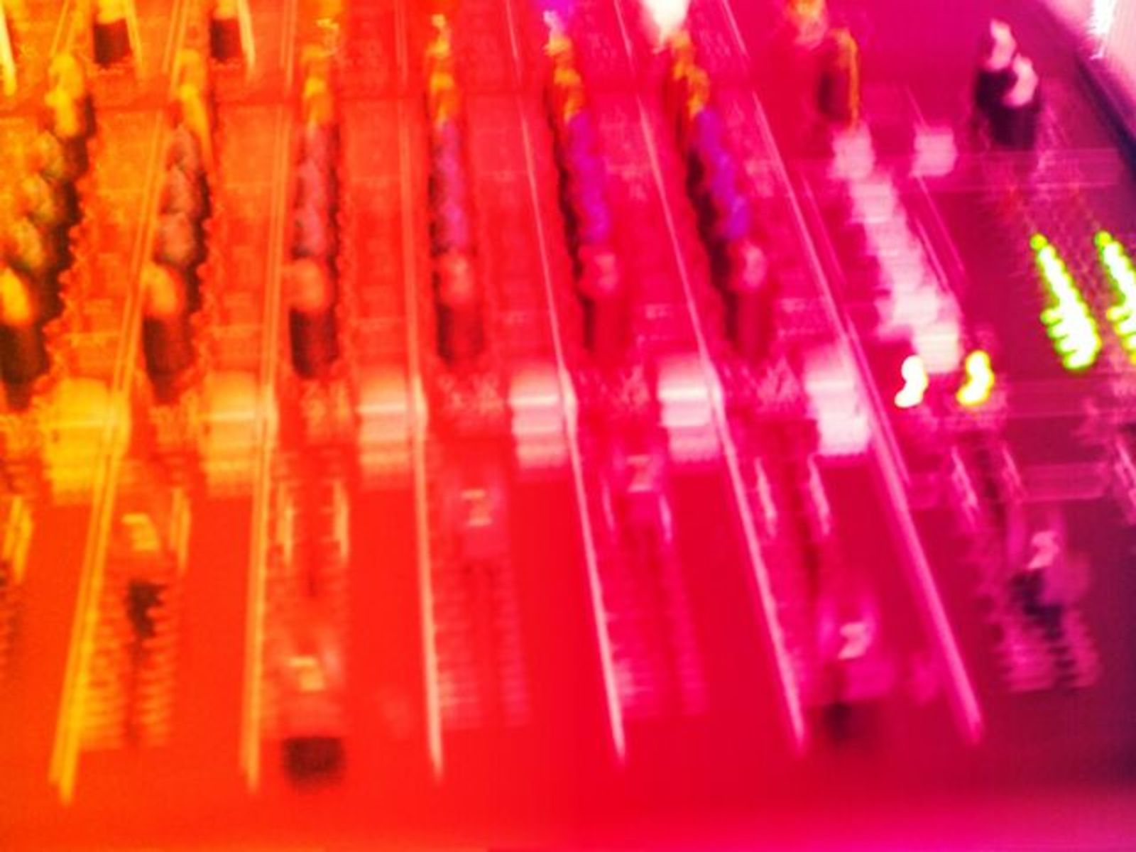 allainrauendj's music gear photo