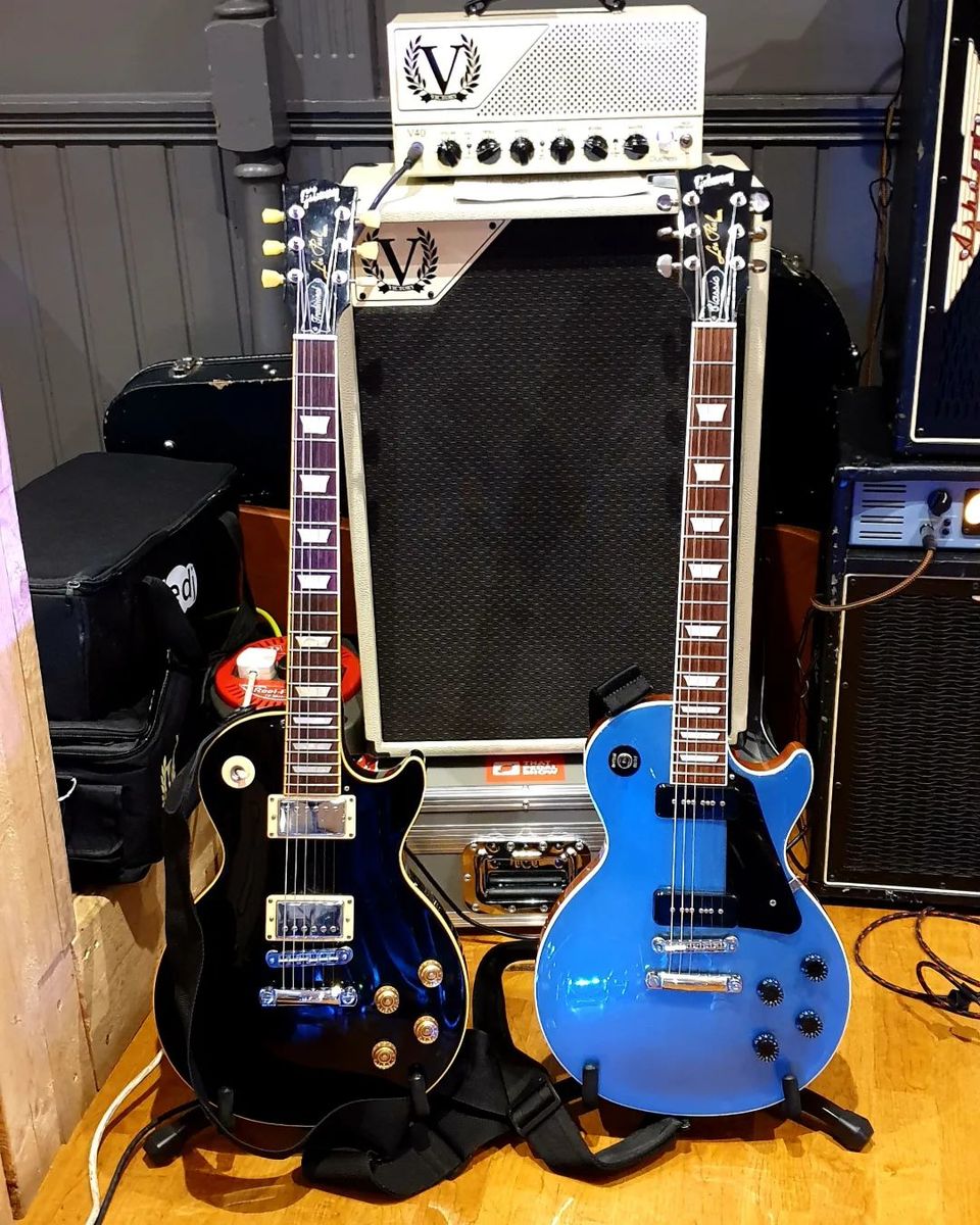 Gibson Live Rig by neilltupman featuring Gibson Les Paul Traditional Electric Guitar, Gibson Les Paul Classic, and Victory Amplification V40 Duchess and 1 more piece of gear
