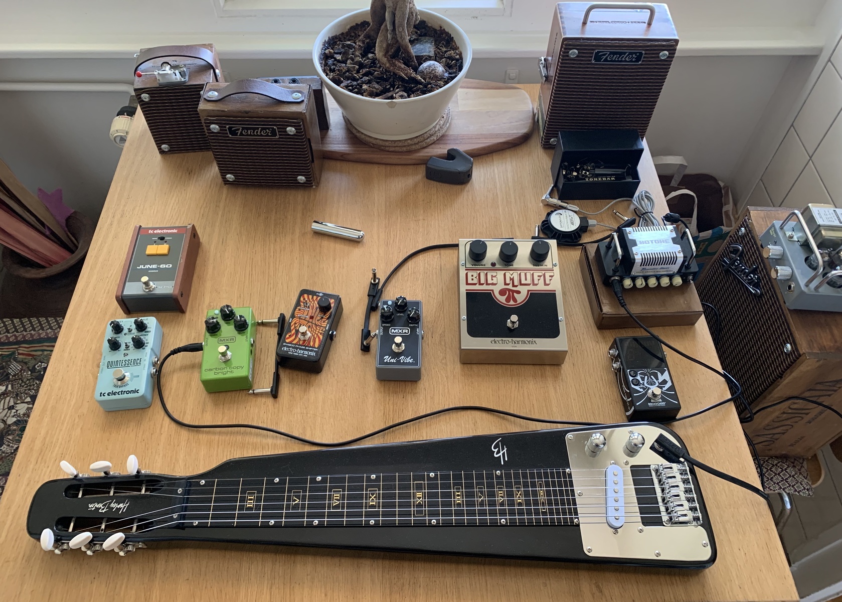 Pedalboard by 3ipol featuring Electro-Harmonix Big Muff Pi, MXR M68 Uni-Vibe, and Electro-Harmonix Nano Small Stone and 4 more pieces of gear
