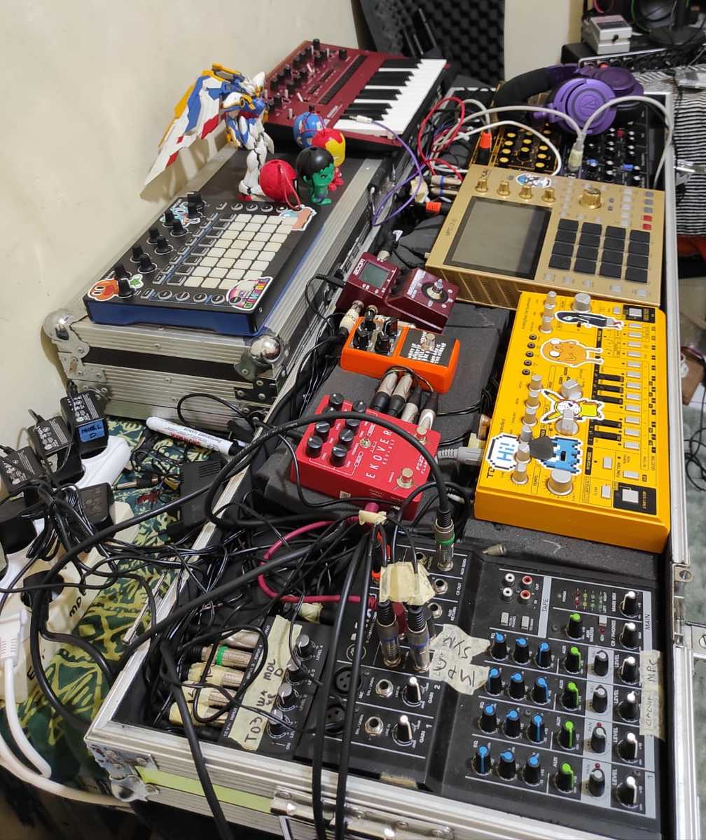 Electronic Studio Setup by dralls featuring Flamma FS22 Ekoverb, NUX Time Core Deluxe, and Novation Circuit and 7 more pieces of gear