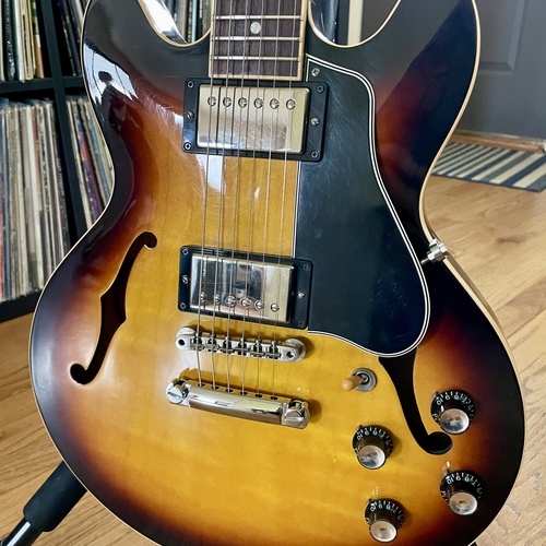 Photo of Gibson ES-339 in a guitar