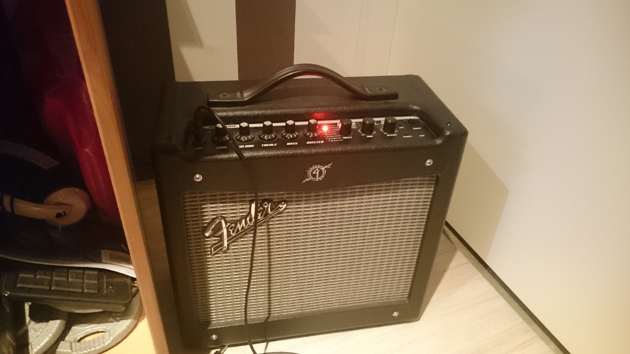 Music Gear Setup by nigelblaazer featuring Fender Mustang I V2