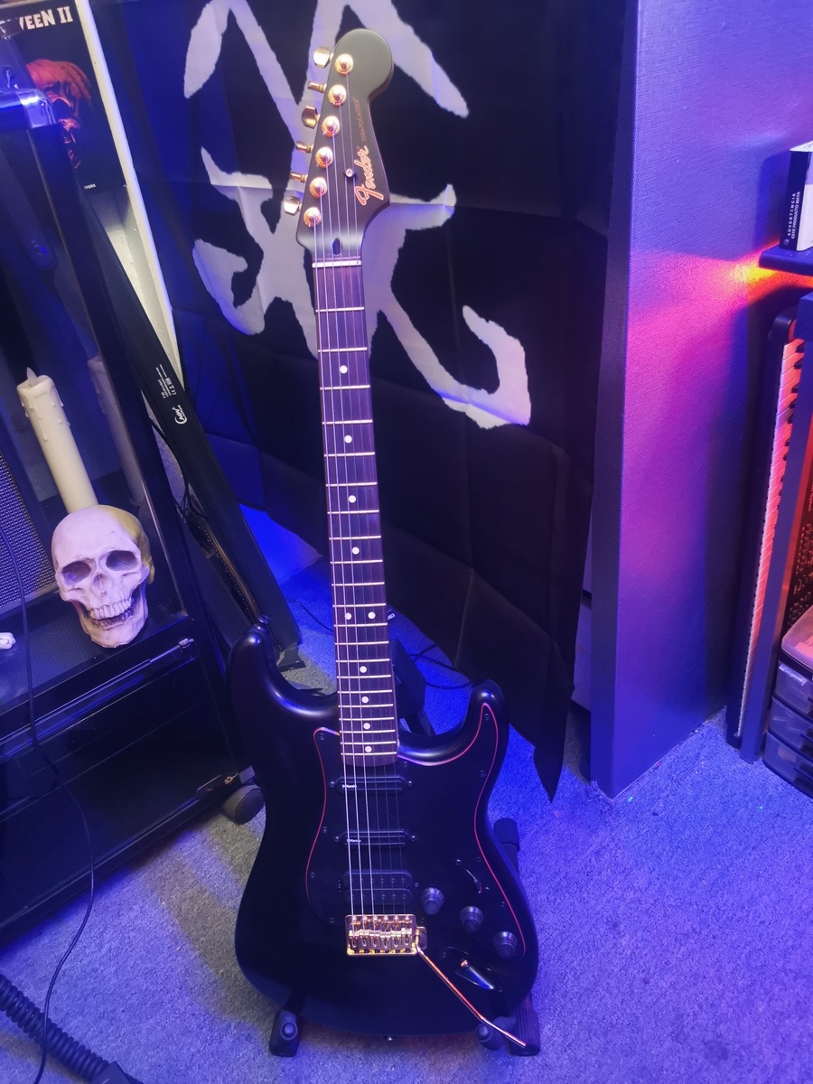Music Gear Setup by fvckthealgorithm featuring Fender Special Edition Stratocaster Noir HSS