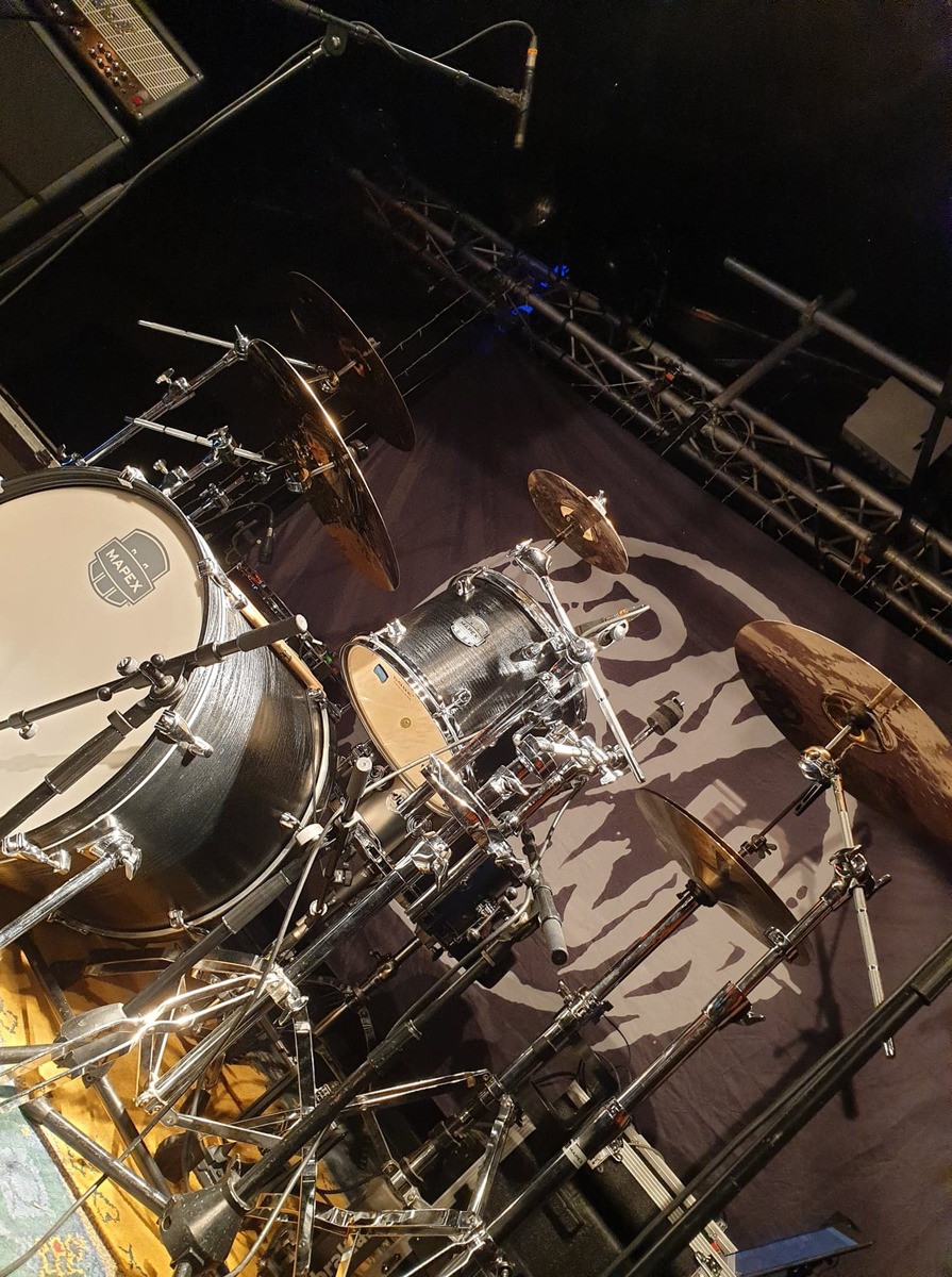 Metal Drum Kit by antoine_lgy21 featuring Mapex Voyager, Meinl 20'' Classics Custom Extreme Metal Ride, and Meinl 17" Classics Extreme Crash and 3 more pieces of gear