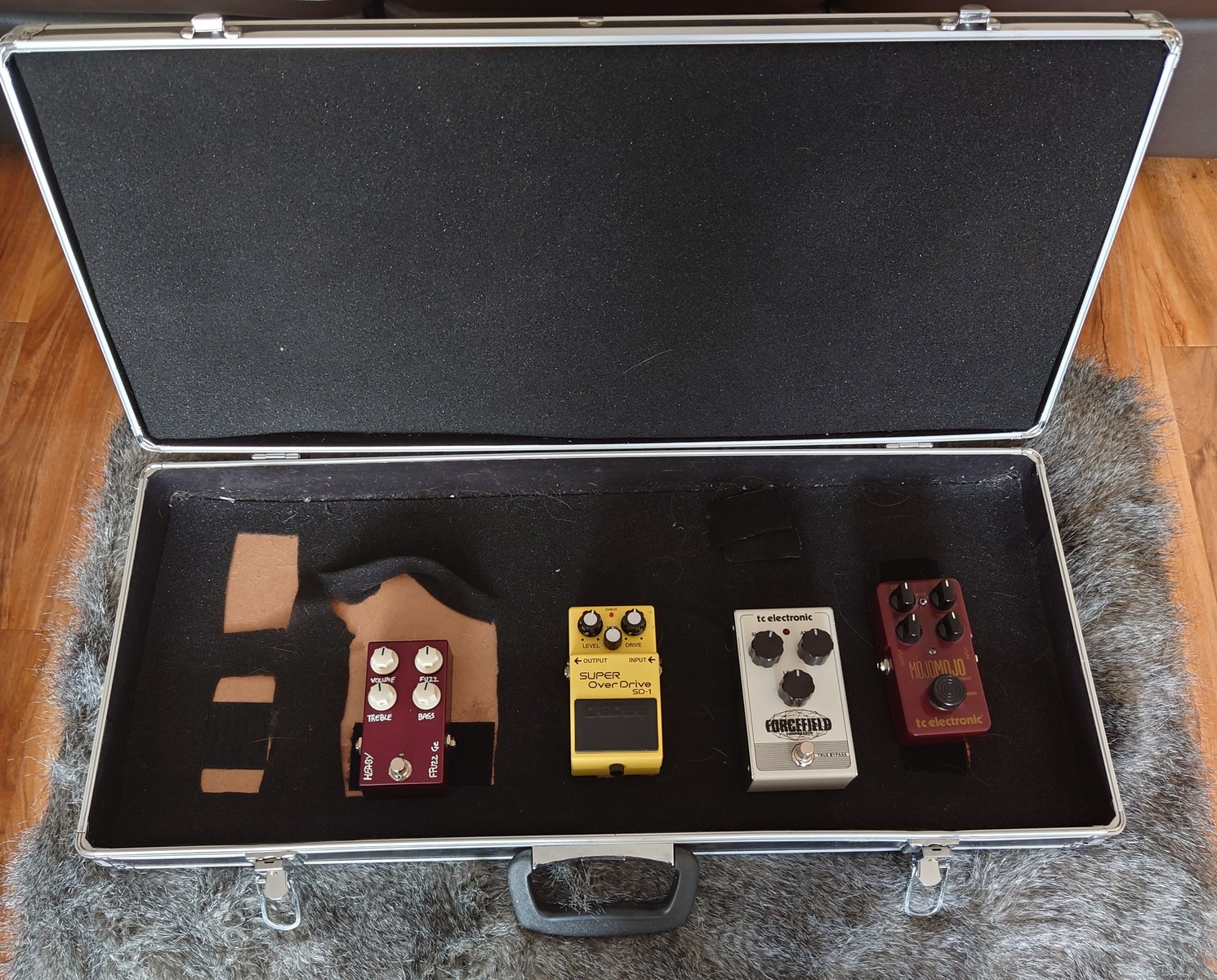 Metal Pedalboard by dippypepsi123 featuring Boss SD-1 Super OverDrive, TC Electronic Forcefield Compressor, and TC Electronic MojoMojo Overdrive