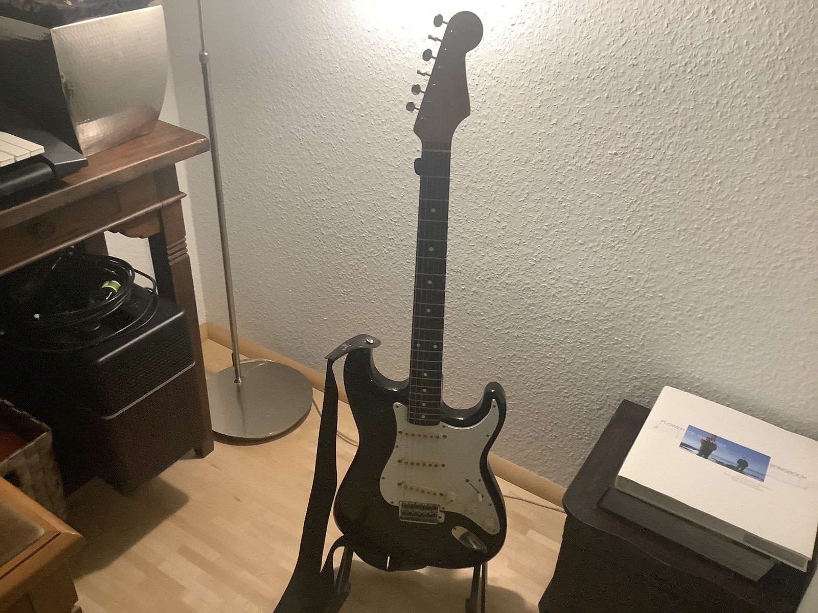 Amp Rig by rainer featuring Fender Stratocaster Electric Guitar, Line 6 AMPLIFi 75 75W Modeling Guitar Amp, and Yamaha PSR-E423