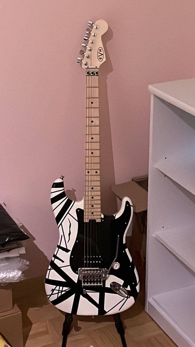 Music Gear Setup by lara_1291 featuring EVH Striped Series