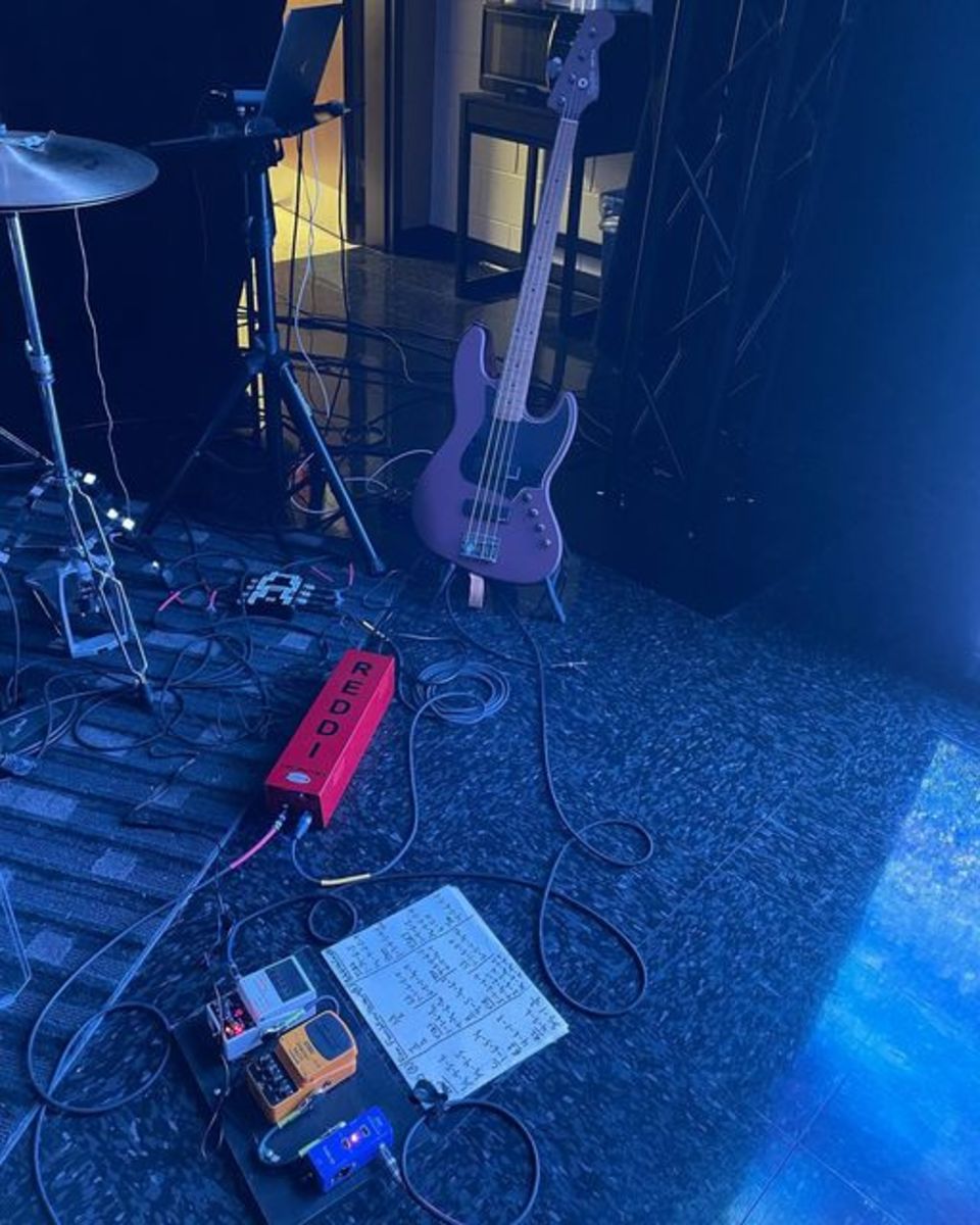 Pedalboard by robert_tidwell featuring Squier Jazz Contemporary Active HH, Boss TU-3 Chromatic Tuner, and Behringer UC200 Ultra Chorus and 2 more pieces of gear